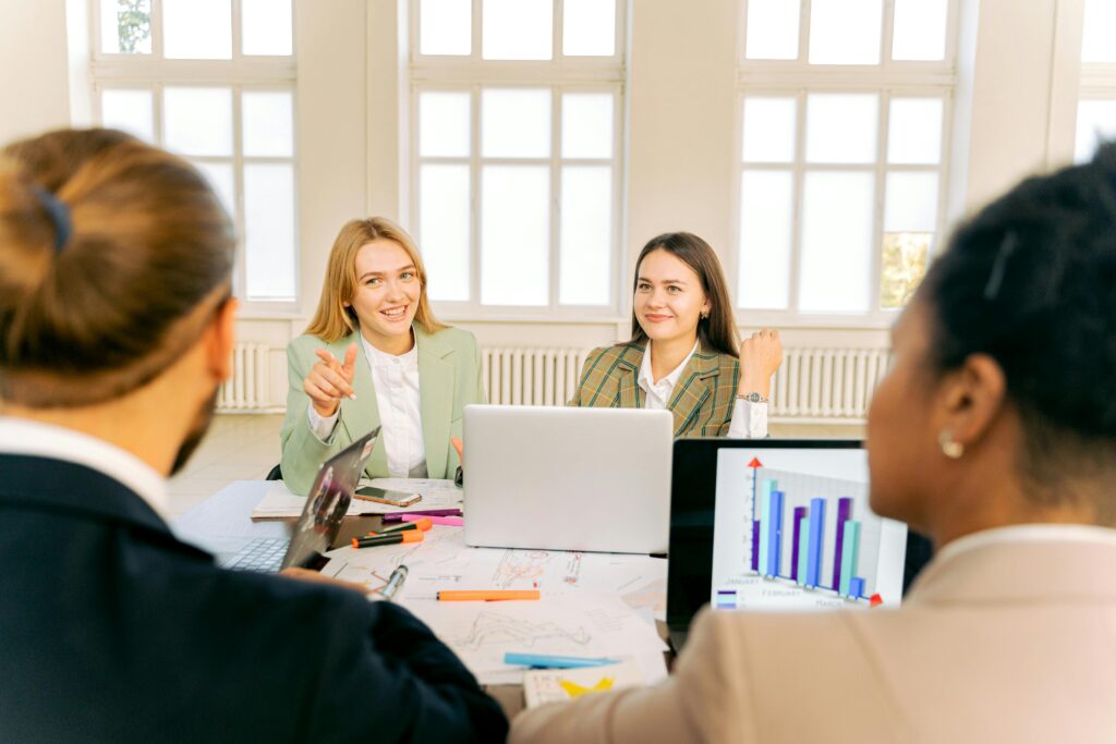 Personnes d'une equipe marketing